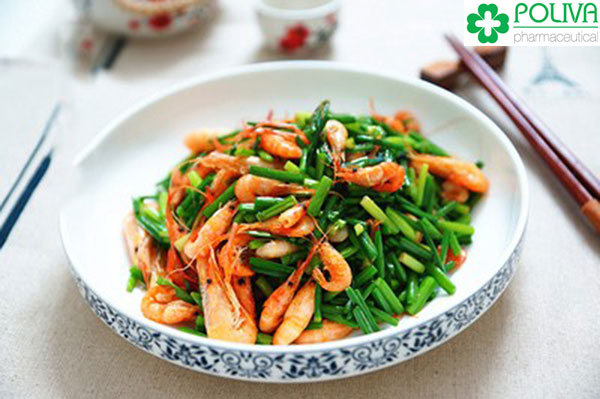 Tôm xào lá hẹ - Món ngon chứa yếu sinh lý nữ