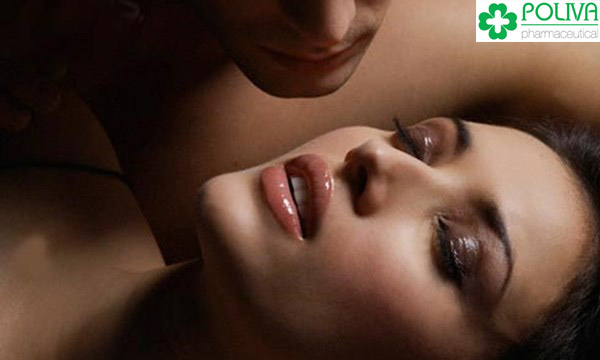 Dấu hiệu phụ nữ lên đỉnh đó là hơi thở trở nên gấp gáp, cơ thể muốn xoắn lại với người đồng hành.