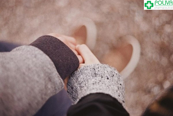 Đã là vợ chồng thì hãy nắm chặt tay nhau vượt qua khó khăn.