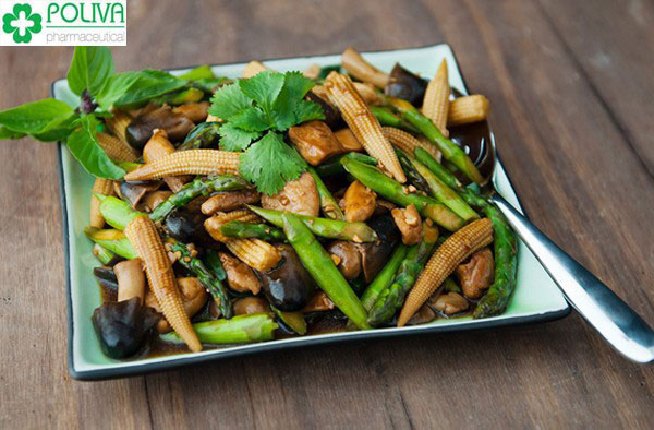 Măng tây là loại rau được dùng để tăng kích thước vòng 1 rất hữu hiệu khi được dùng phối hợp với củ từ, gan gà