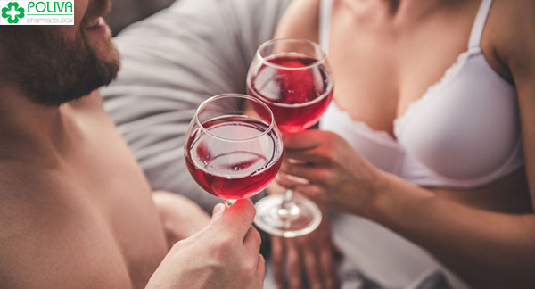 Một chút rượu vang sẽ khiến cả hai hưng phấn hơn