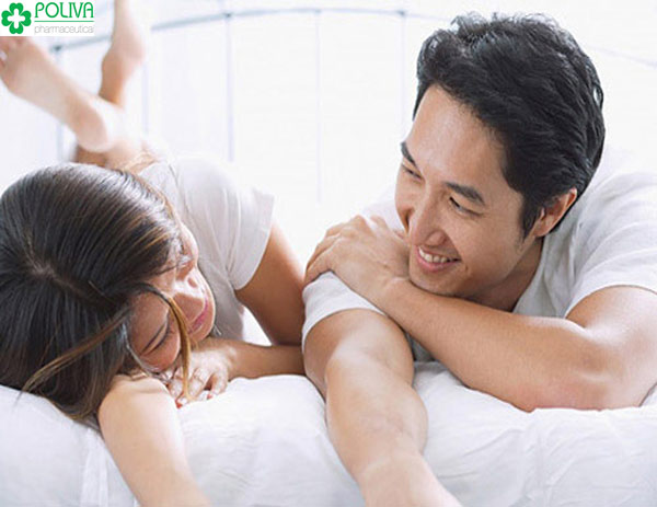 Chia sẻ, tâm sự với chồng để làm tăng hưng phấn khi làm "chuyện ấy"