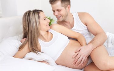 Hành sự chuyện ấy khi mang bầu, thai nhi có biết không?
