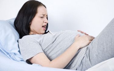 Mách các mẹ cách giảm triệu chứng đau bụng dưới khi mang thai