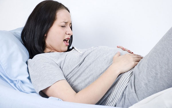 Mách các mẹ cách giảm triệu chứng đau bụng dưới khi mang thai