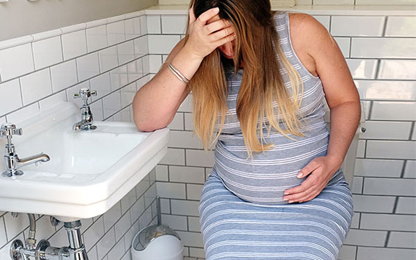 Tại sao mẹ bầu thường là “nạn nhân” của bệnh táo bón khi mang thai?