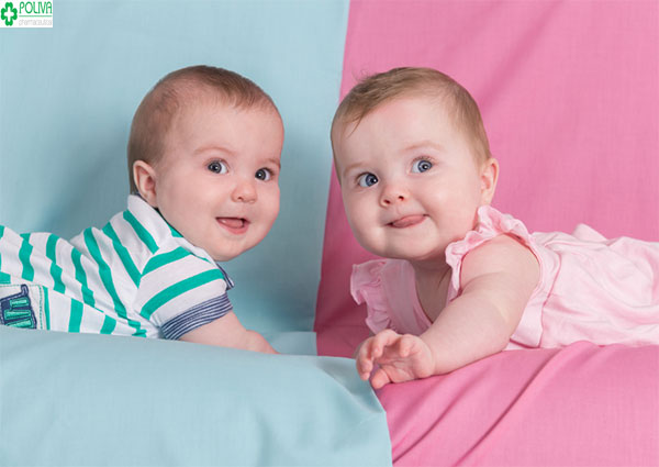 Khám phá sự kì diệu của sinh đôi khác trứng – hai người anh chị em với sự đặc biệt đầy thú vị trong cách di truyền gen. Xem bức ảnh đáng yêu này bạn sẽ hiểu thêm về cách hai bé cùng chia sẻ tình yêu và sự độc đáo của họ.