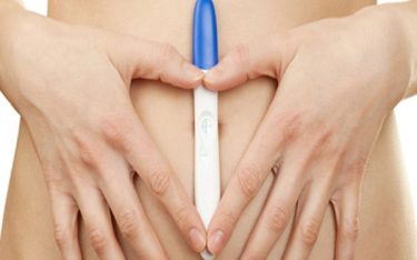 Hướng dẫn cách dùng que thử thai chính xác nhất