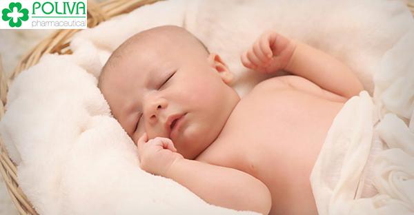Các mẹ cần tìm hiểu nguyên nhân trẻ sơ sinh ngủ ít để có cách khắc phục.