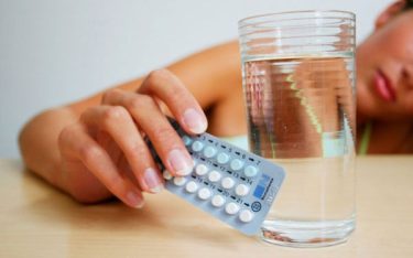 Quên uống thuốc tránh thai 1 ngày có quan hệ thì mang thai không?