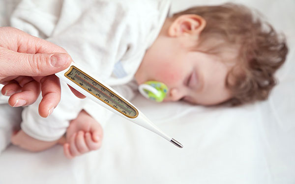 Trẻ bị sốt nên ăn gì để nhanh hạ nhiệt?