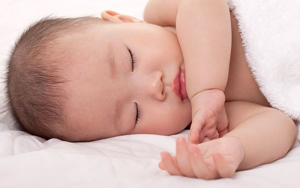 Trẻ sơ sinh ngủ nhiều có phải là vấn đề đáng lo không?