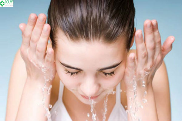 Rửa mặt bằng nước muối sinh lý tạo cảm giác thoải mái cho da