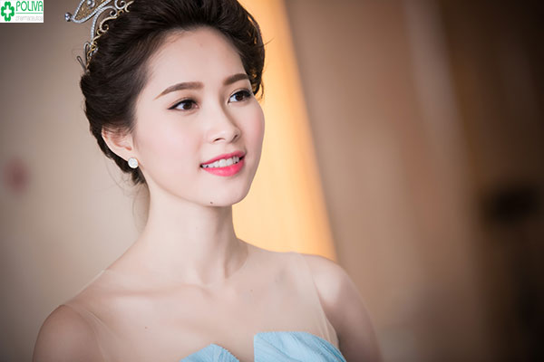 Hoa hậu Thu Thảo chính là biểu tượng đỉnh cao nhan sắc với khuôn mặt trái xoan