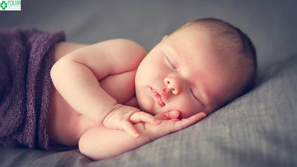 Có nhiều cách để "đánh thức" bé dậy bú sữa mẹ
