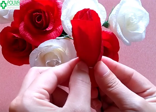 Cách làm hoa giấy nhún độc đáo giúp nổi bật không gian trang trí