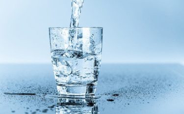 Uống nhiều nước có tác dụng gì? Một ngày nên uống bao nhiêu nước?