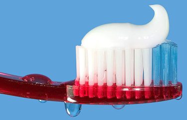 Thử thai bằng kem đánh răng có chính xác không?