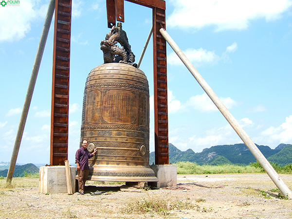Vẻ hoành tráng của chuông đồng lớn nhất Việt Nam ở Chùa Bái Đính.