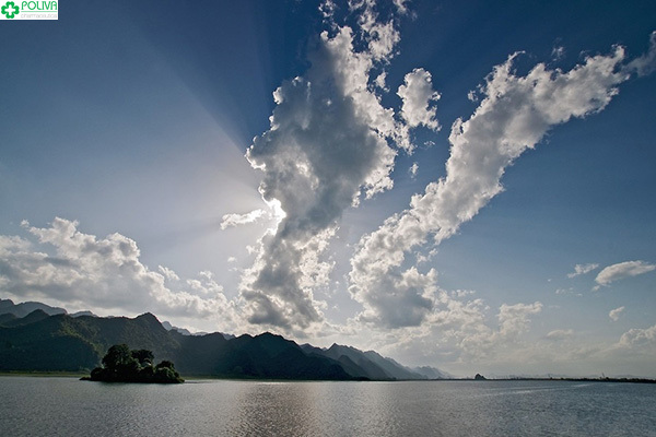 Hồ Yên Quang mang cho người ta cảm giác yên bình đến lạ!