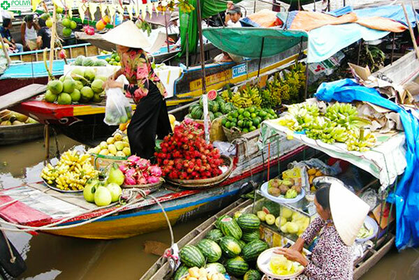 Hoạt động buôn bán tại chợ nổi Cà Mau