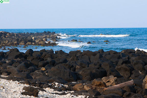 Màu đá đặc trưng trên đảo Cồn Cỏ