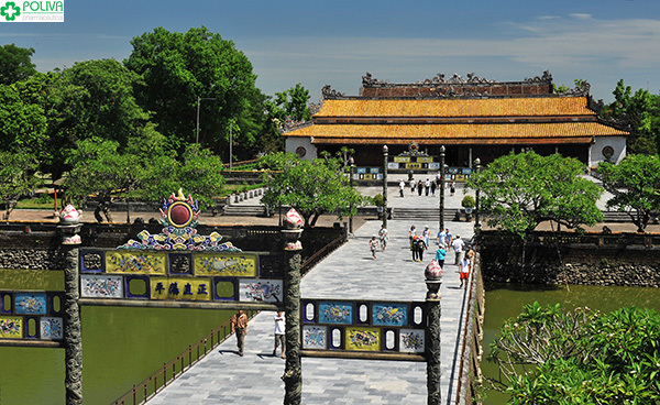 Đại Nội Huế cổ kính với lối kiến trúc cung đình triều Nguyễn hấp dẫn.