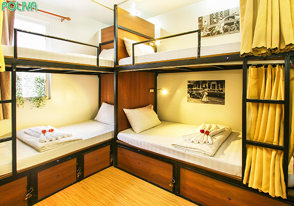 Phòng dorm ở chung với nhiều giường tầng