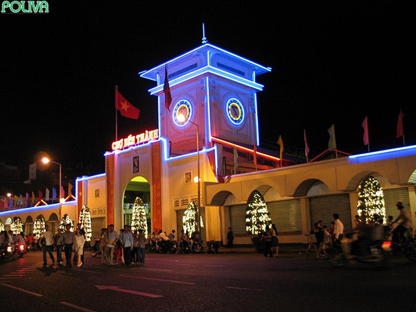 Vẻ đẹp của Chợ Bến Thành về đêm.