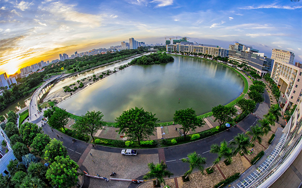 “Dạo chơi” Hồ Bán Nguyệt – điểm hẹn đáng nhớ du lịch Sài Gòn