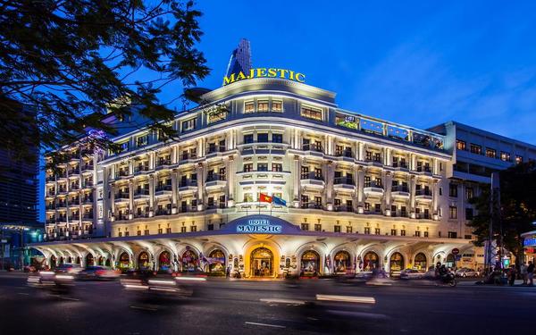 Vẻ đẹp lộng lẫy của khách sạn Majestic Saigon khi về đêm