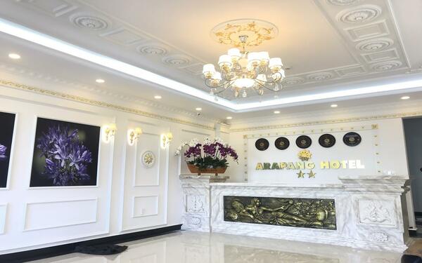 Gam màu trắng tinh khôi với lối kiến trúc cổ điển - Phong cách thiết kế khách sạn mini Arapang