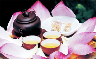Thưởng thức trà sen Tây Hồ – Dư vị trà cổ của vùng đất Hà Thành