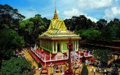 Lặng ngắm chùa Hang cổ kính trong lòng Trà Vinh