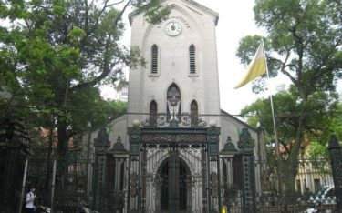 Nhà thờ Hàm Long: Kiến trúc tôn giáo độc đáo giữa thủ đô Hà Nội