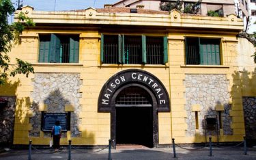 Tham quan nhà tù Hỏa Lò – Khu di tích lịch sử giữa lòng thủ đô