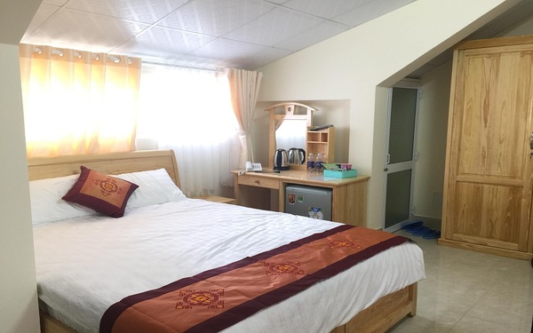 Phòng ngủ khách sạn Hải Hoa Đà Lạt được trang bị đầy đủ tiện nghi