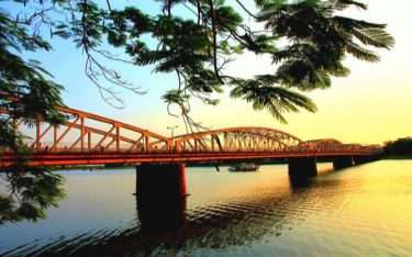 Sông Hương xứ Huế: Nét đẹp thơ mộng khiến du khách ngẩn ngơ
