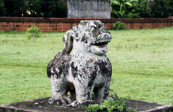 Tham quan Thành cổ hoàng đế nghìn năm tuổi tại Bình Định