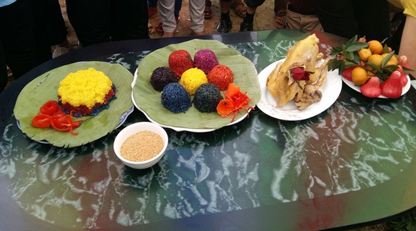 Đến Sapa thưởng thức mĩ vị cầu vồng 7 sắc của ẩm thực – xôi bảy màu
