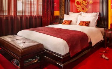 Giải mã ý nghĩa của khăn trải giường khách sạn để làm gì?