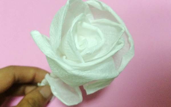 Khăn giấy để chén hình hoa hồng 