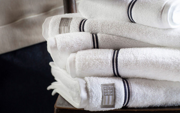 Khăn tắm màu trắng được ưu tiên sử dụng trong khách sạn