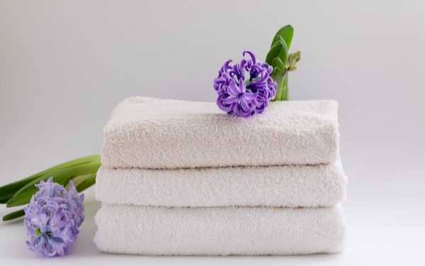 Mẹo hay giúp tẩy trắng khăn bông khách sạn: sạch và sáng như mới