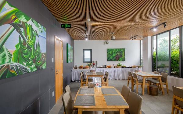 Những bức tranh xanh thiên nhiên tô điểm cho nhà hàng trở nên ấn tượng