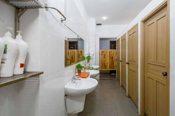 Nhà tắm và nhà vệ sinh phải đảm bảo sạch sẽ