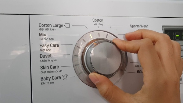 Chọn chế độ giặt chăn lông vũ của máy giặt LG
