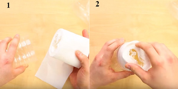 Tiếp tục nhét một cuộn giấy vệ sinh nhỏ vào phần thân chai