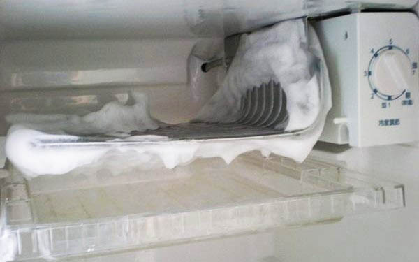 Tủ lạnh mini cần được xả tuyết sau một thời gian sử dụng