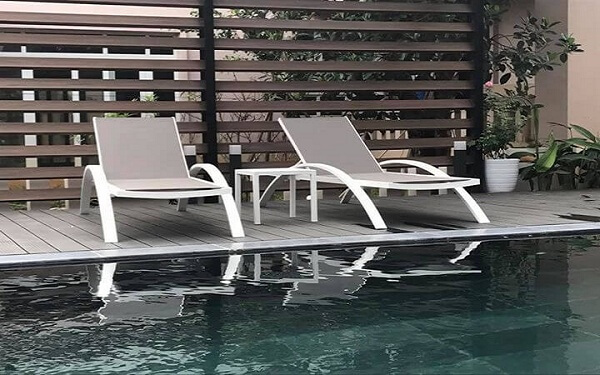 Ghế bể bơi inox có tốt không? Khách sạn có nên dùng ghế bể bơi inox?